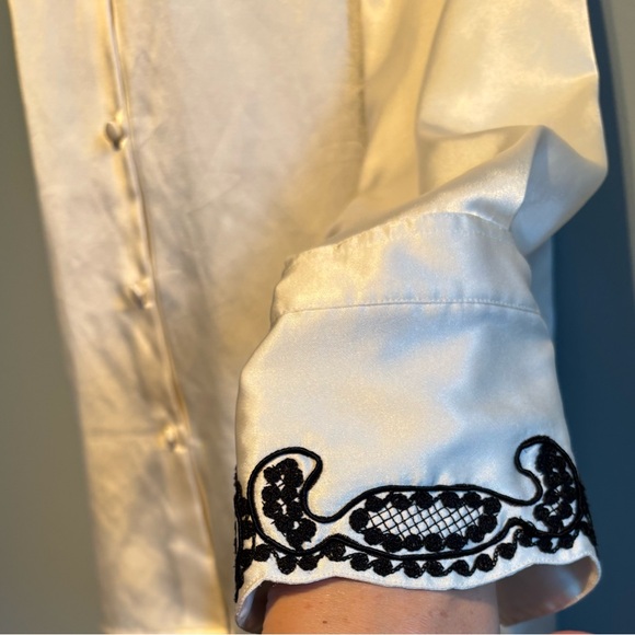 Como Vintage Satin Blouse with Black Embroidery - Picture 12 of 16